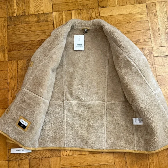 New-Reformation
Veda Luca Suede shearing coat
Parmesan Suede - Picture 7 of 16